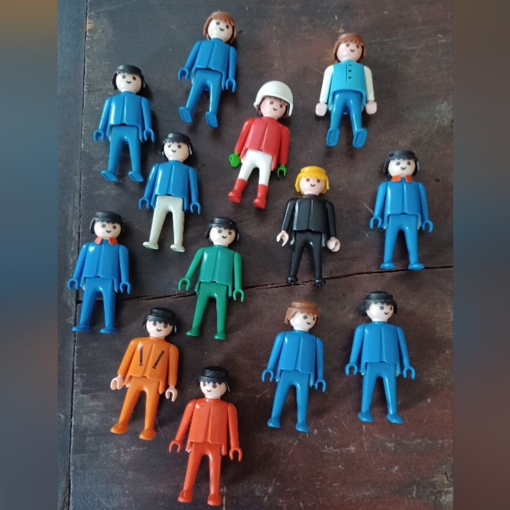 13 vintage 70s Geobra Playmobil colorful toy figures - 1974 action figure people